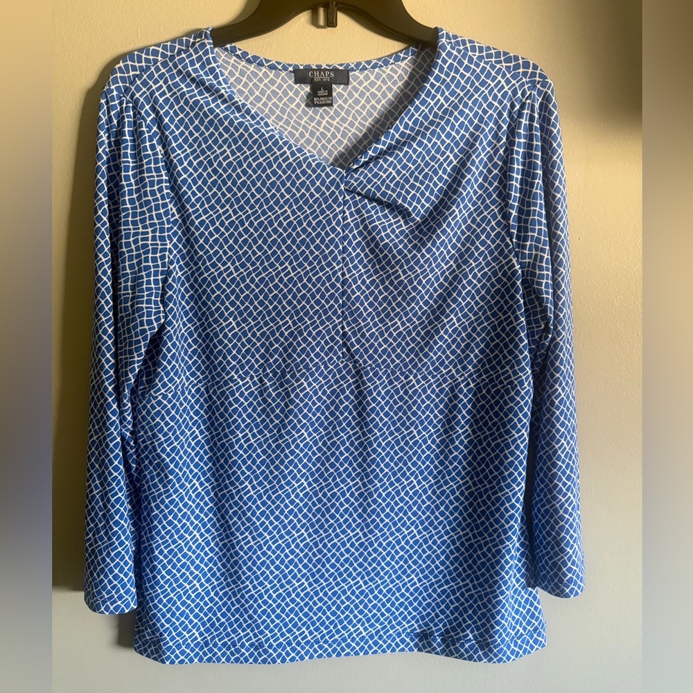 Chaps Women's Long Sleeve Blue White Patterned Tee Twist neckline size large